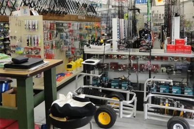 跨界創業的成本分析 開一家小型漁具店與珠寶首飾零售的啟動資金對比